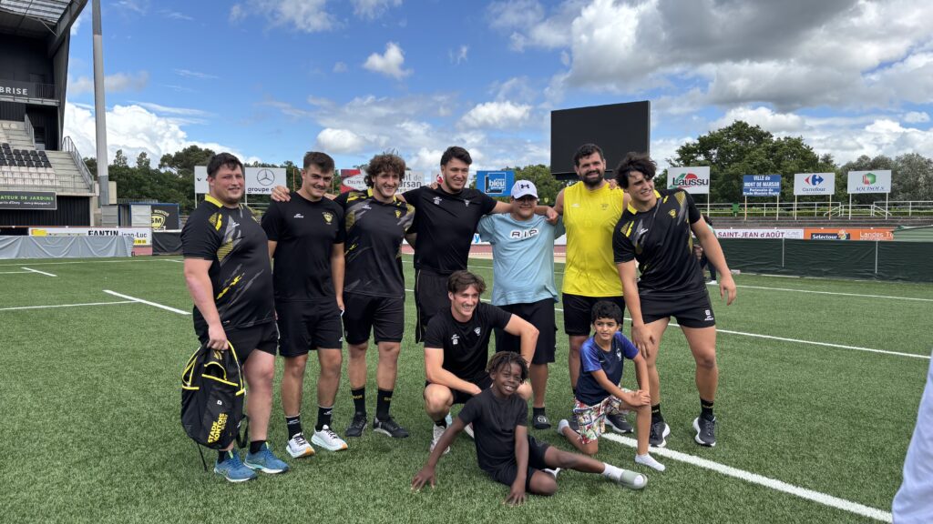 bénéficiaires avec joueurs de Mont-de-Marsan